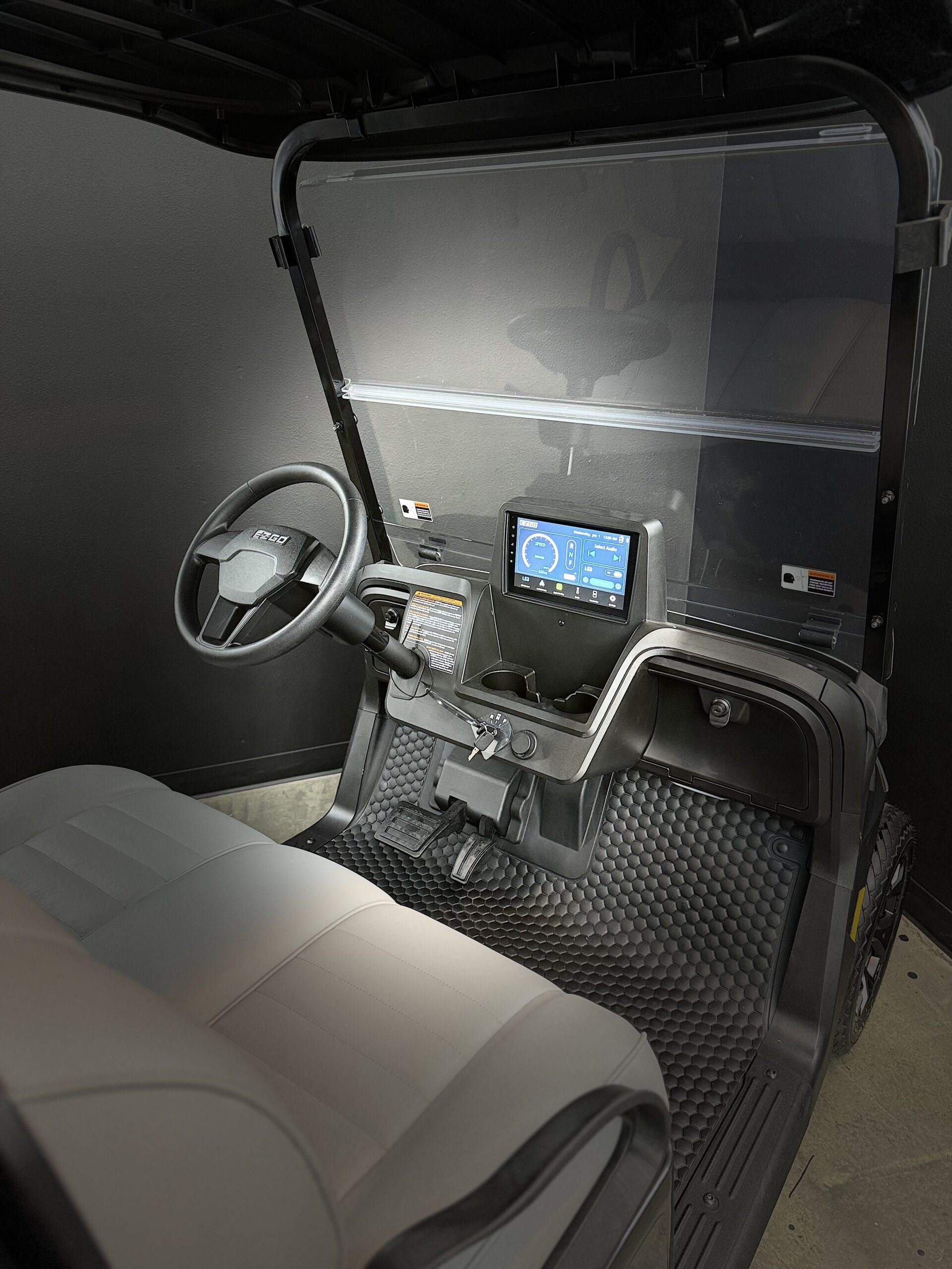 
								2026 E-Z-GO RXV 4 Summit XT Elite Lithium full									