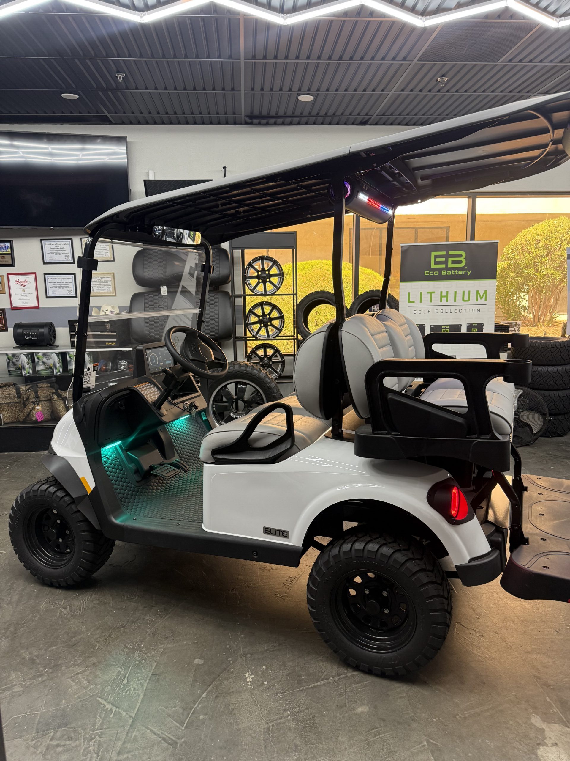 
								2026 E-Z-GO RXV 4 Summit XT Elite Lithium full									