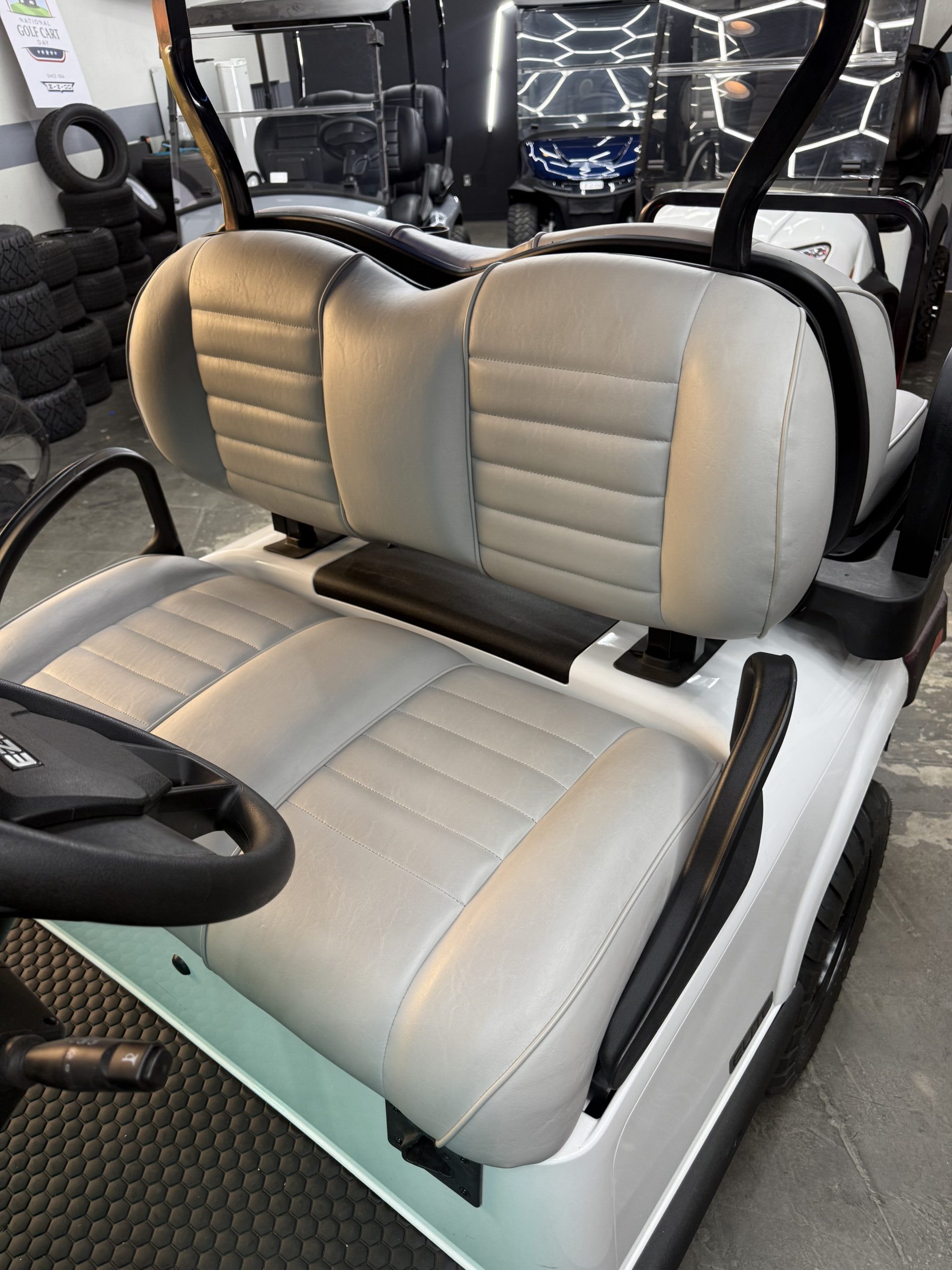 
								2026 E-Z-GO RXV 4 Summit XT Elite Lithium full									