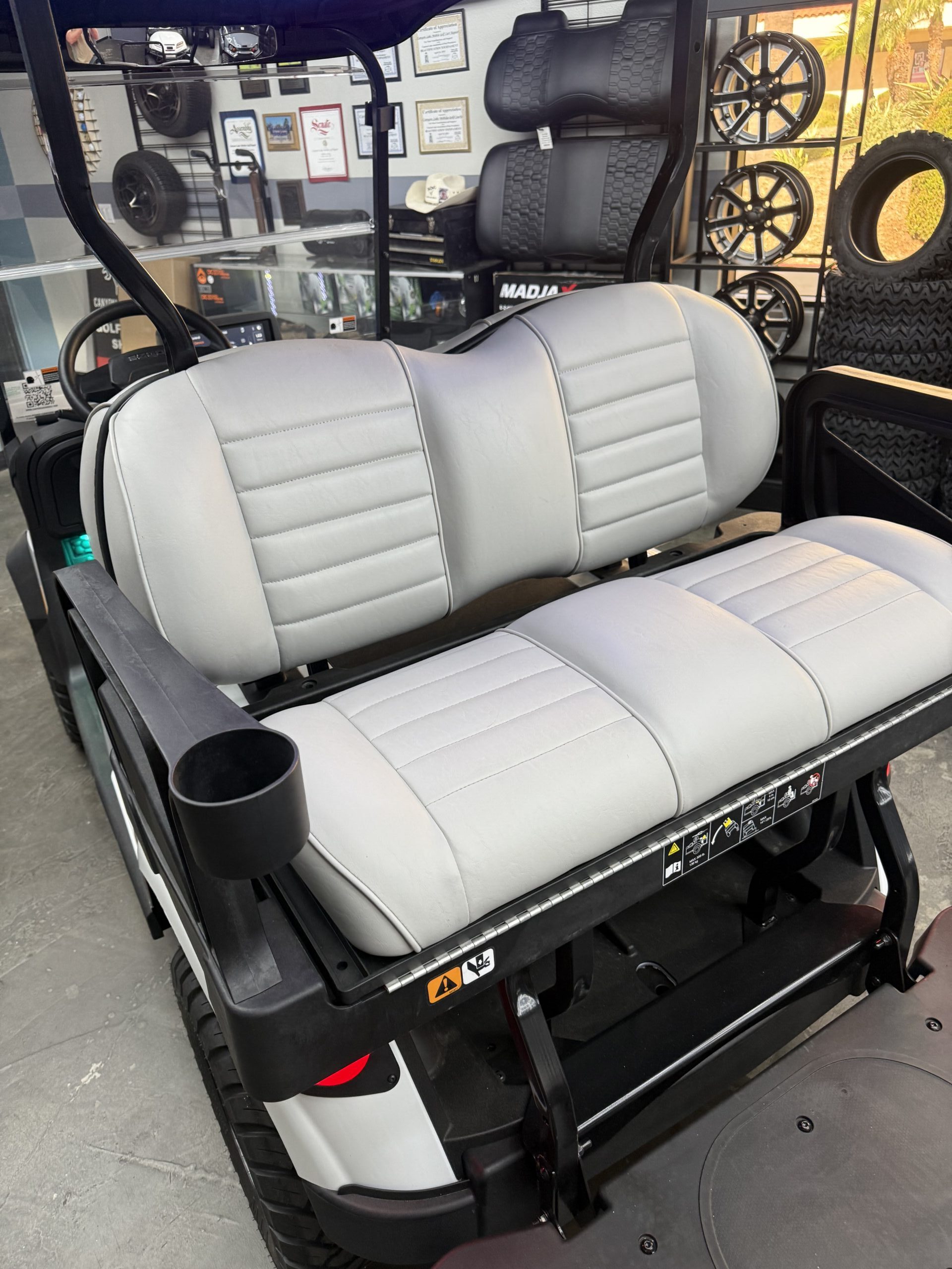 
								2026 E-Z-GO RXV 4 Summit XT Elite Lithium full									