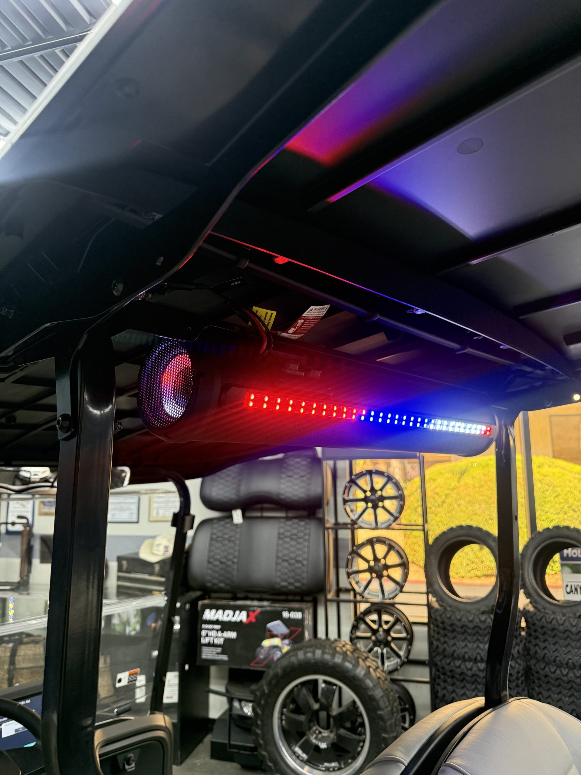 
								2026 E-Z-GO RXV 4 Summit XT Elite Lithium full									