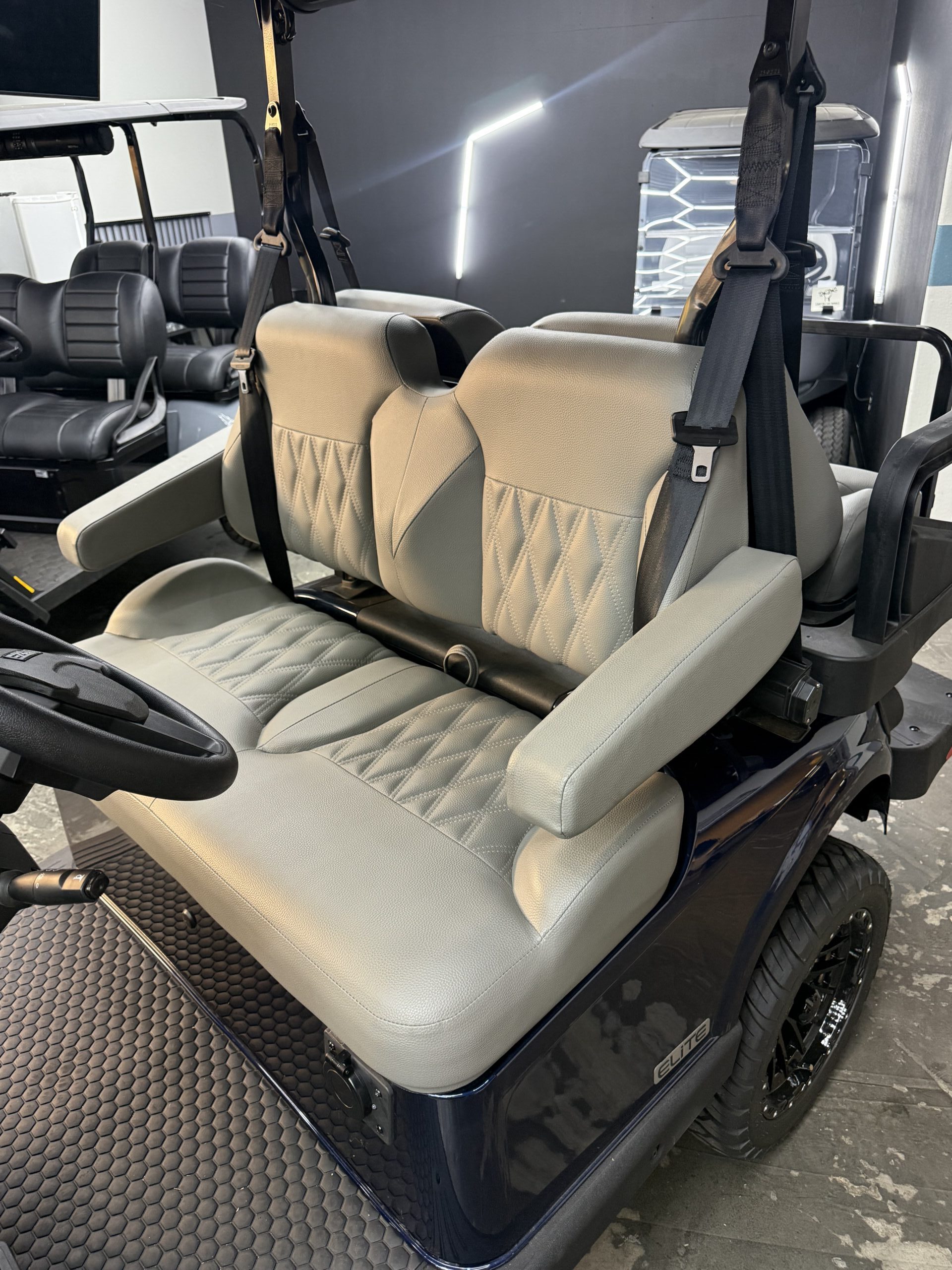
								2026 E-Z-GO RXV 4 Summit XTL Elite Lithium full									