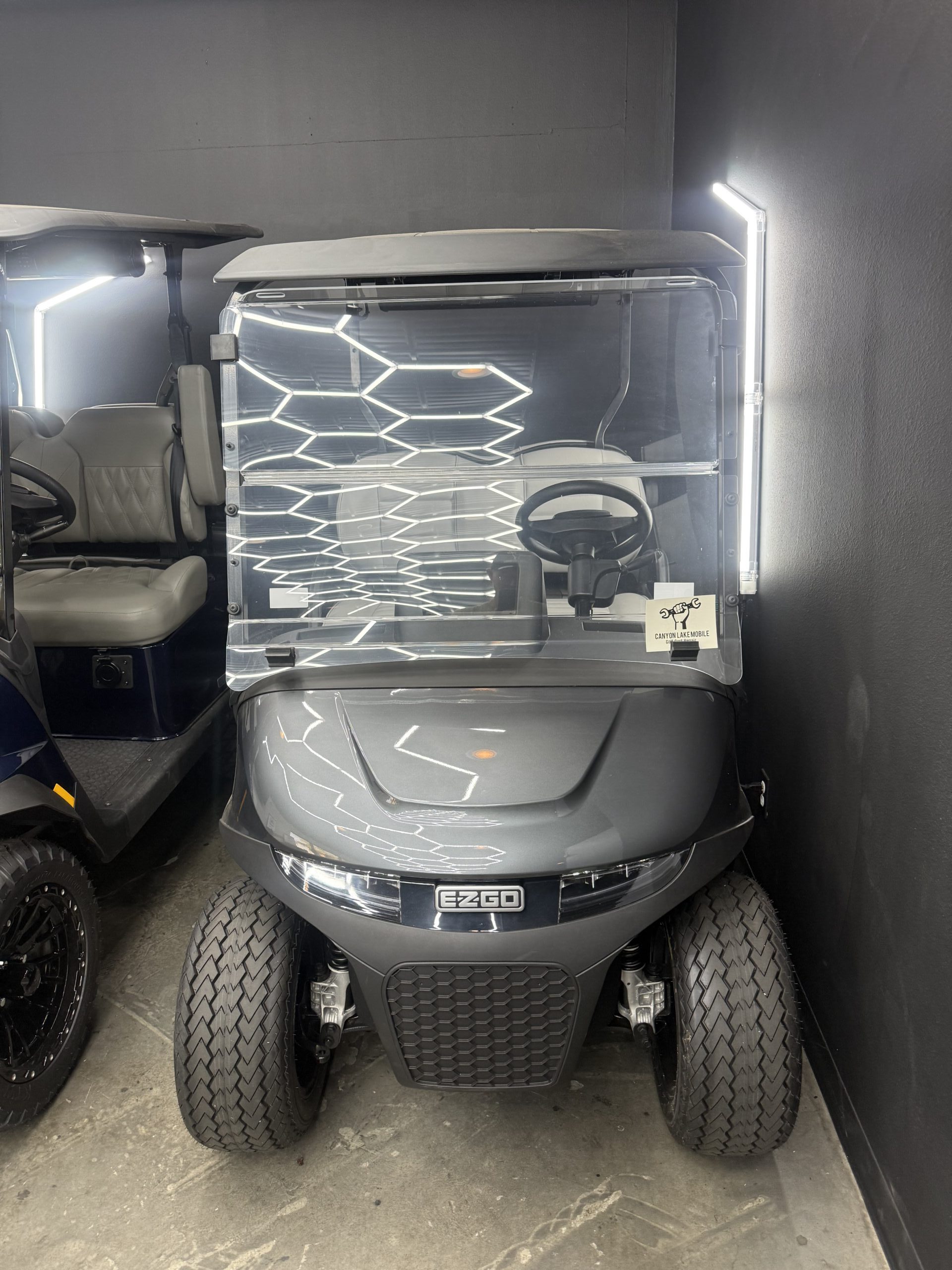 
								2026 E-Z-GO RXV 4 Summit XT Elite Lithium full									